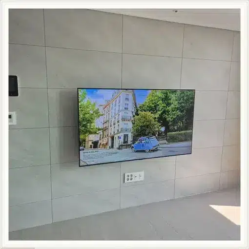 벽걸이TV 설치 모습 참고 사진