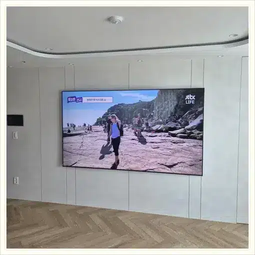 벽걸이TV 설치 모습 참고 사진